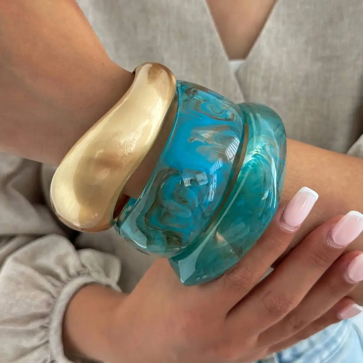 SHIXIN Bohemian Blue Resin Acrylic Bracelet for Women Elegant Irregular Geometric Stackable Wide Bracelet Party Jewelry Gift New
SHIXIN Bohemian Blue Resin Acrylic Bracelet for Women Elegant Irregular Geometric Stackable Wide Bracelet Party Jewelry Gift New