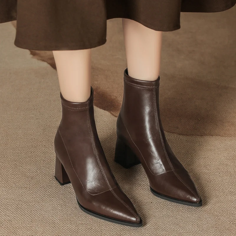 Autumn and winter chunky heel mid-calf slim boots for women, slimming, with back zipper, black pointed toe low-cut leather high
Autumn and winter chunky heel mid-calf slim boots for women, slimming, with back zipper, black pointed toe low-cut leather high