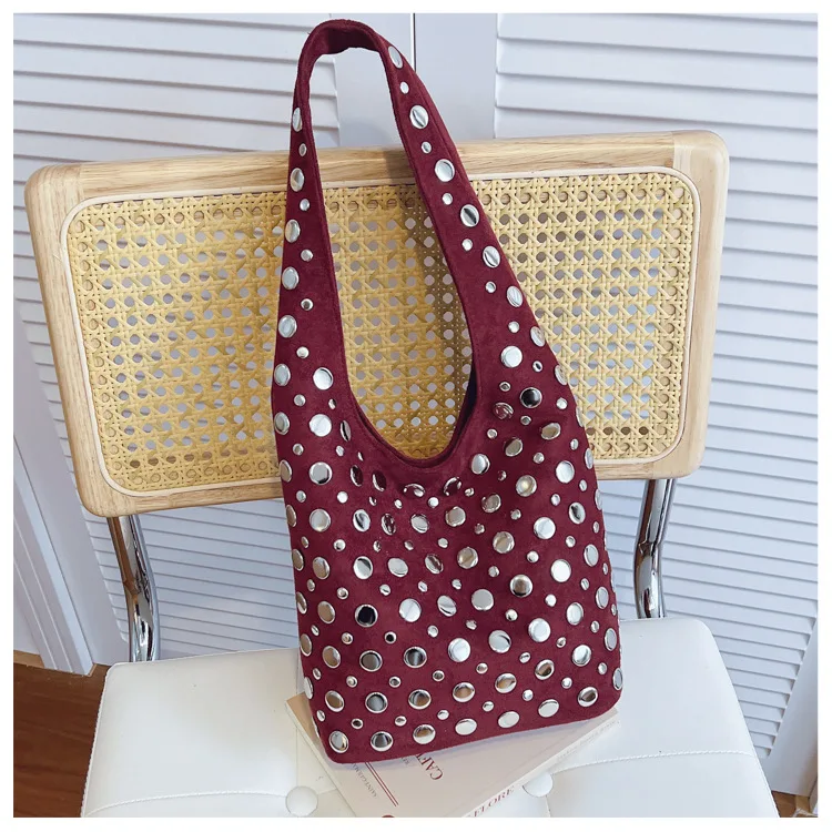 Мотосумка с шипами в стиле панк 2025 года, женская винтажная сумка через плечо, готическая сумка через плечо под мышками, сумка «день-ночь», кожаная сумка
Мотосумка с шипами в стиле панк 2025 года, женская винтажная сумка через плечо, готическая сумка через плечо под мышками, сумка «день-ночь», кожаная сумка