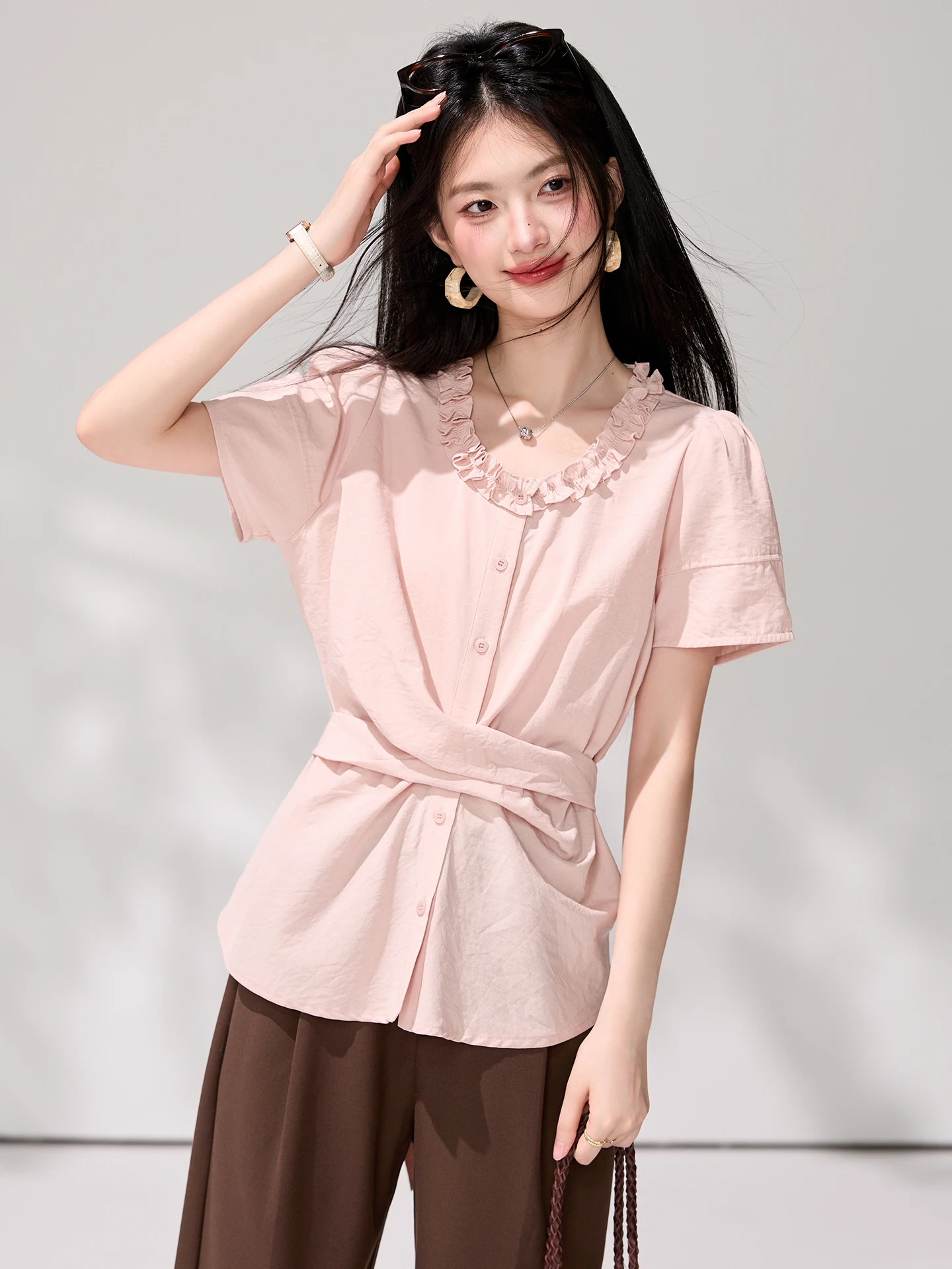 Elegant Short Sleeve Shirt Women's Summer Fashion Belted Waist Tying Korean Style V-neck Breathable Polyester Fiber Shirt
Elegant Short Sleeve Shirt Women's Summer Fashion Belted Waist Tying Korean Style V-neck Breathable Polyester Fiber Shirt