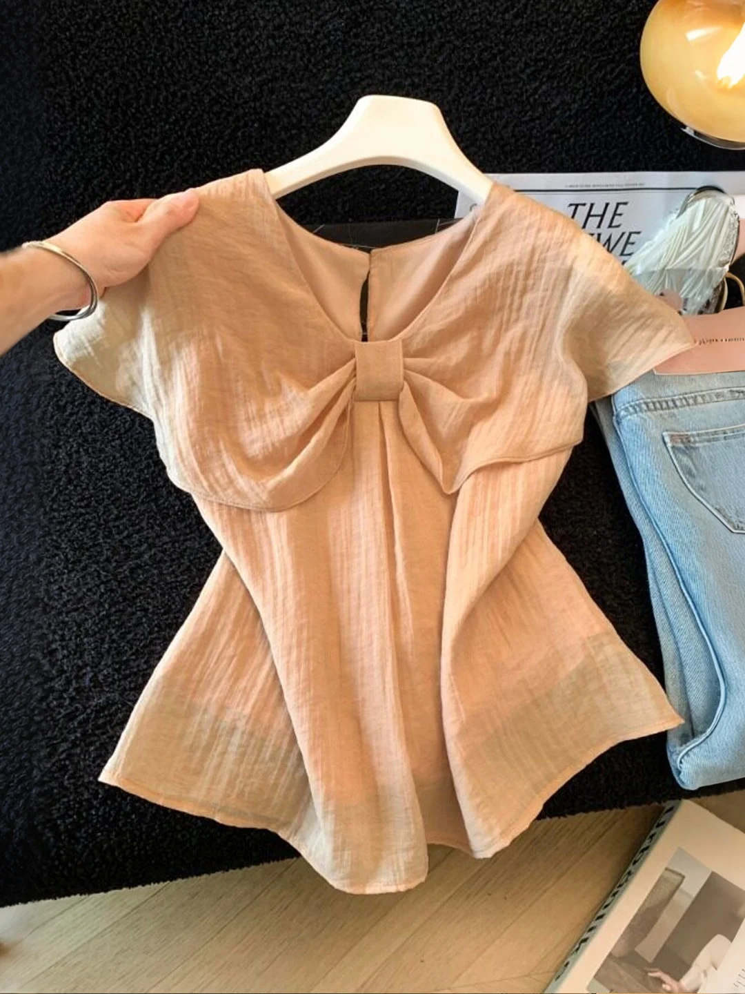 Sweet Style Orange Bow Tie Shirt Women Summer 2026 Unique Beautiful New Small Shirt Flying Sleeve Top Korean Version Loose Fit
Sweet Style Orange Bow Tie Shirt Women Summer 2026 Unique Beautiful New Small Shirt Flying Sleeve Top Korean Version Loose Fit