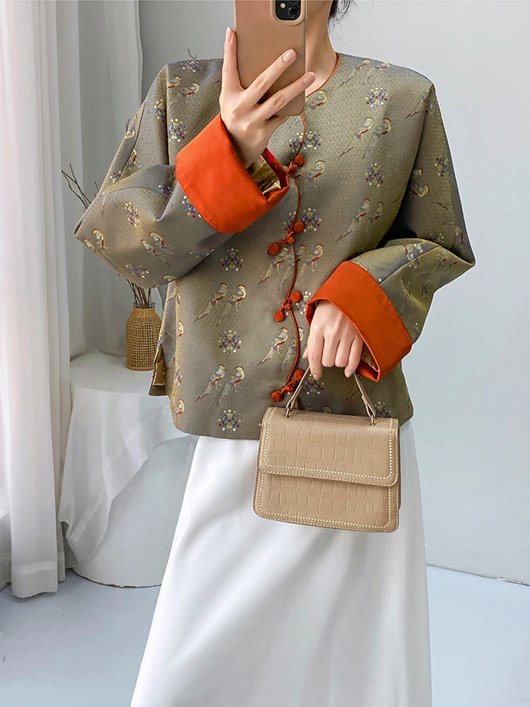 Новая китайская верхняя одежда в стиле Sle: Премиальный топ с воротником-лепестком и цветовыми блоками, легкий, в национальном стиле, женский, весна 2026
Новая китайская верхняя одежда в стиле Sle: Премиальный топ с воротником-лепестком и цветовыми блоками, легкий, в национальном стиле, женский, весна 2026