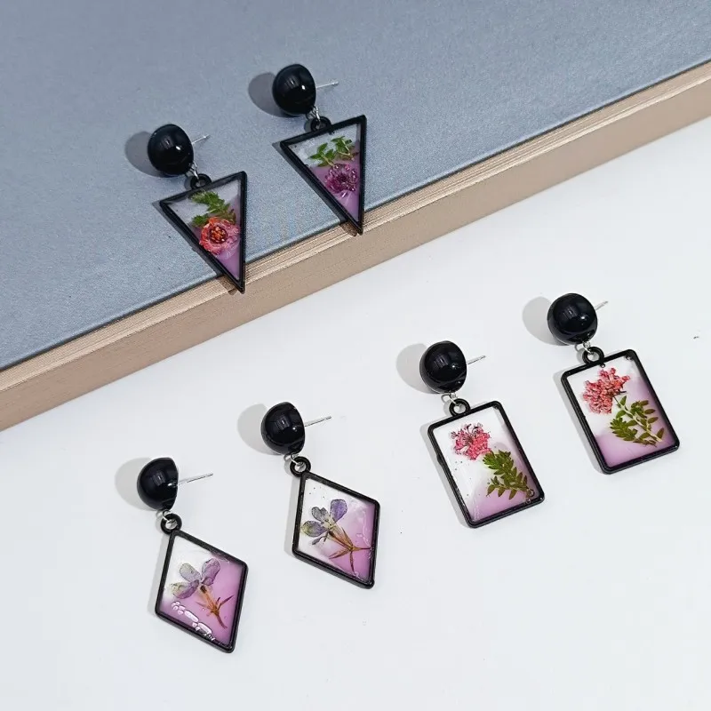Unique Design Elegant Pressed Flower Earring Handmake Epoxy Resin Natural Flower Earrings Fashion Geometric Earrings With Flower
Unique Design Elegant Pressed Flower Earring Handmake Epoxy Resin Natural Flower Earrings Fashion Geometric Earrings With Flower