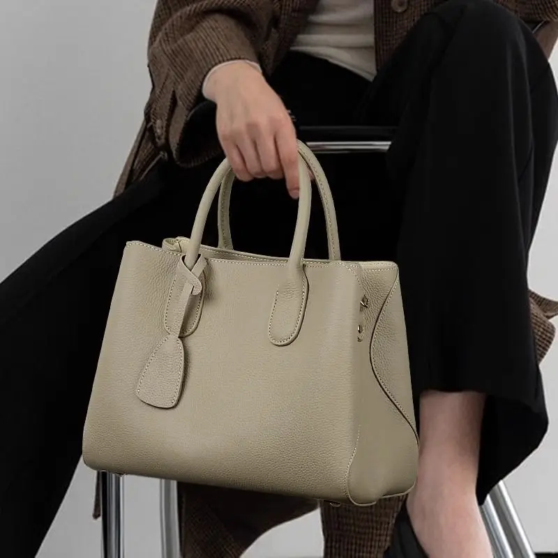 Simple Design High-quality Women Bag New High-capacity Women Handbag High-quality Shoulder Bag Crossbody Bag E5913
Simple Design High-quality Women Bag New High-capacity Women Handbag High-quality Shoulder Bag Crossbody Bag E5913