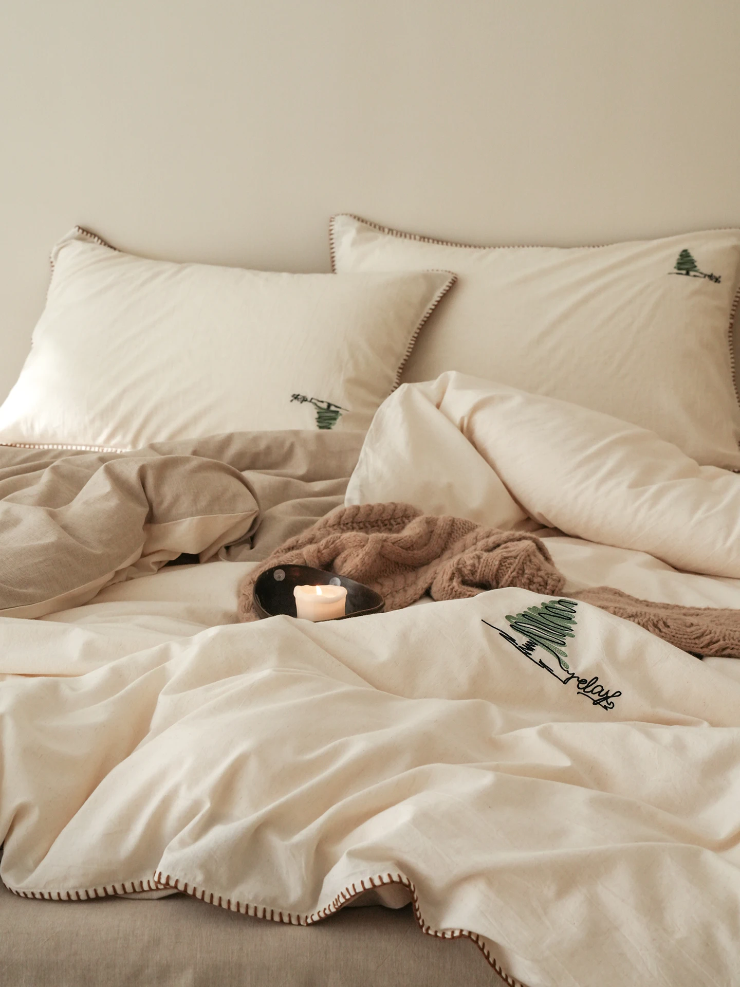 New Simple Style Pure Color Cotton Linen Bedding Four-Piece Set Soft Bed Sheet Cover Quilt Cover Embroidered Bedding 18m
New Simple Style Pure Color Cotton Linen Bedding Four-Piece Set Soft Bed Sheet Cover Quilt Cover Embroidered Bedding 18m