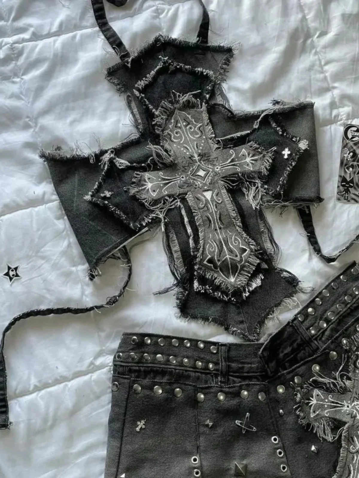 Полая облегающая майка с перекрестным принтом, женская уличная майка Sle ort Sve, жилет с полым крестообразным узором, летняя мода 
Полая облегающая майка с перекрестным принтом, женская уличная майка Sle ort Sve, жилет с полым крестообразным узором, летняя мода