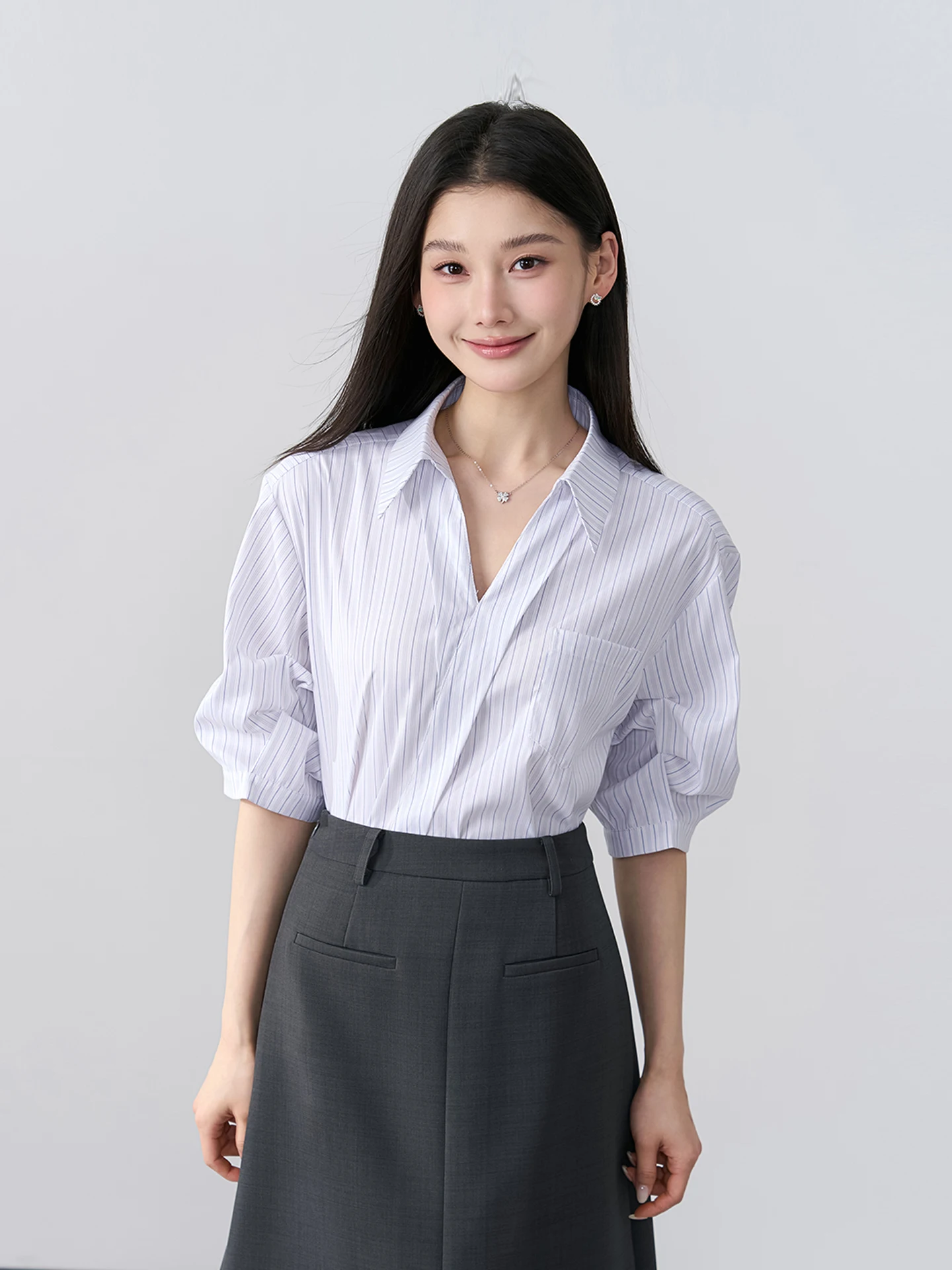 Berd Miss White V-Neck Shirt Women's Summer Formal Interview Suit Top Professional Short Sleeve Blouse Breathable Polyester
Berd Miss White V-Neck Shirt Women's Summer Formal Interview Suit Top Professional Short Sleeve Blouse Breathable Polyester