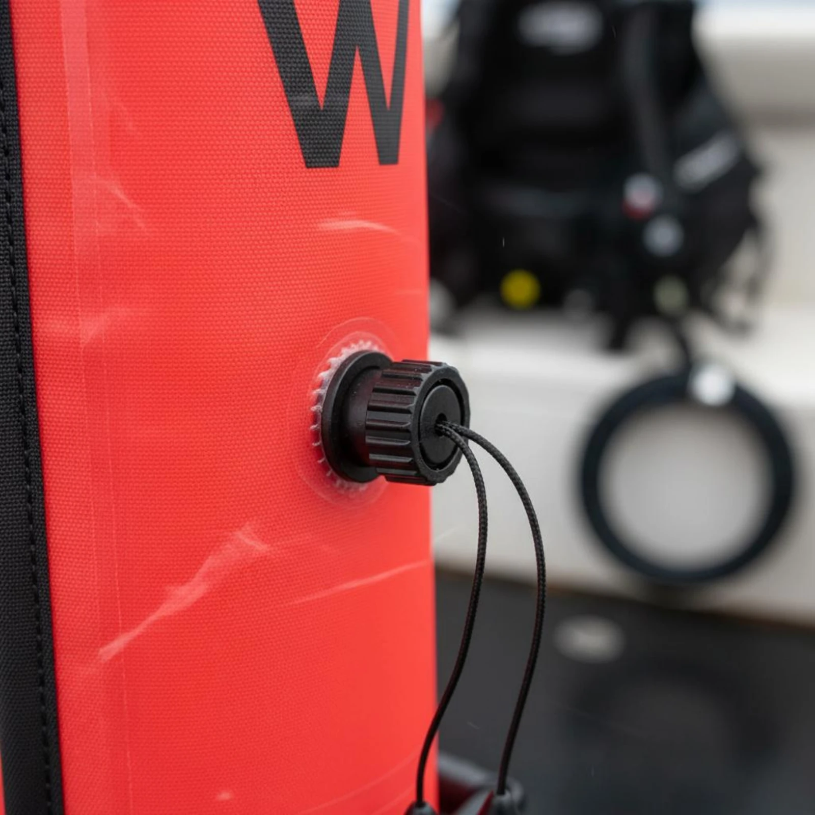 BCD Marker Buoy Red Diving Marker Buoy Water Sports Gear Closed-Mouth Slim Cylindrical for Divers
BCD Marker Buoy Red Diving Marker Buoy Water Sports Gear Closed-Mouth Slim Cylindrical for Divers