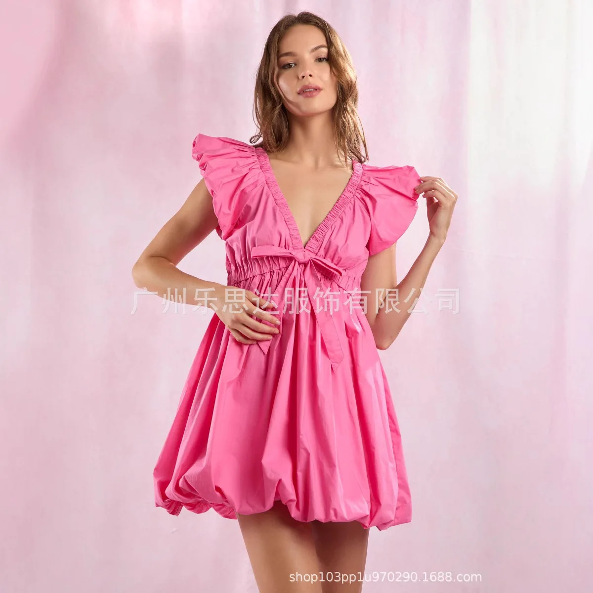 European and American Women's Clothing 2025 Spring summer New Valentine's Day Flying Sleeves V-neck Dress for Women Fresh Sweet
European and American Women's Clothing 2025 Spring summer New Valentine's Day Flying Sleeves V-neck Dress for Women Fresh Sweet