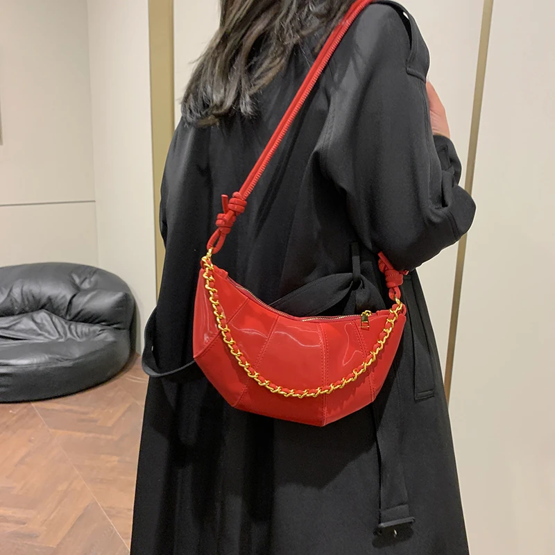 Simple New Fashion Solid Color PU Leather Single Shoulder Crossbody Bull Horn Bag Casual Versatile Women's Commuting Storage Bag
Simple New Fashion Solid Color PU Leather Single Shoulder Crossbody Bull Horn Bag Casual Versatile Women's Commuting Storage Bag
