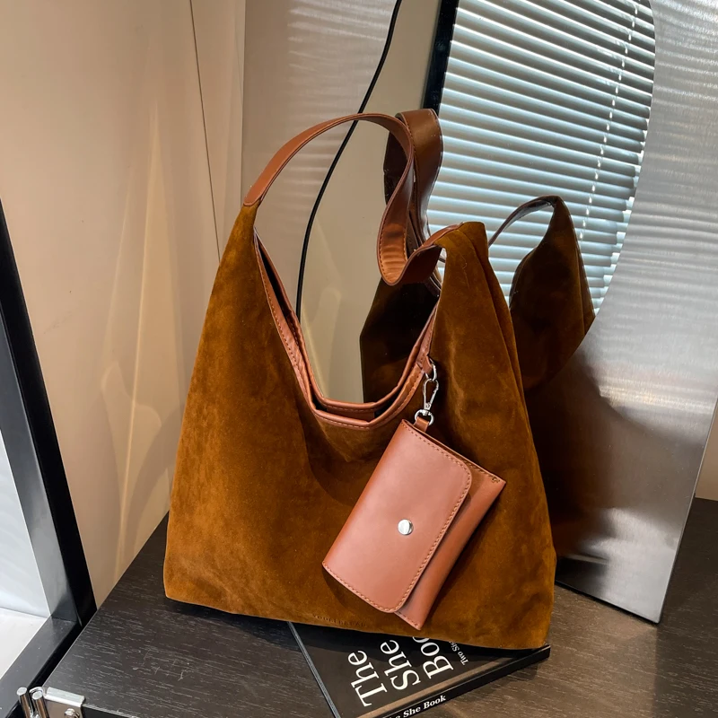 Advanced Retro Bag for Women's New Textured Frosted Purses Shoulder Bag with Large Capacity Crossbody Commuting Tote Bag
Advanced Retro Bag for Women's New Textured Frosted Purses Shoulder Bag with Large Capacity Crossbody Commuting Tote Bag