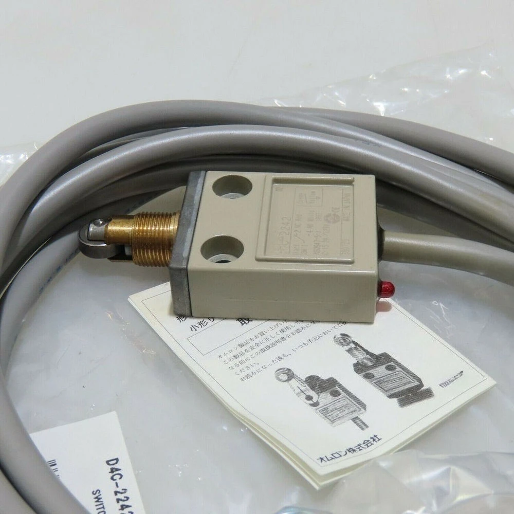 НОВЫЙ концевой выключатель D4C-3220 3320 3224 D4C-3324 с индикатором LED в коробке. Быстрая доставка.
НОВЫЙ концевой выключатель D4C-3220 3320 3224 D4C-3324 с индикатором LED в коробке. Быстрая доставка.