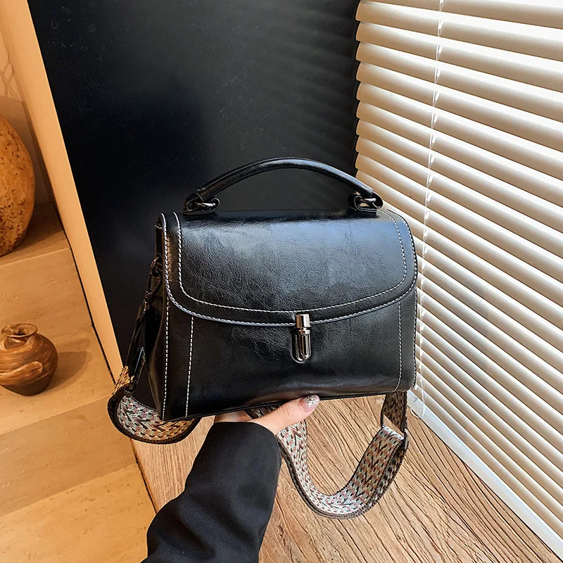 Винтажная женская маленькая квадратная сумка через плечо S/S 2025 года, многосторонняя сумка через плечо из натуральной кожи, шикарная сумка большой вместимости в стиле ретро
Винтажная женская маленькая квадратная сумка через плечо S/S 2025 года, многосторонняя сумка через плечо из натуральной кожи, шикарная сумка большой вместимости в стиле ретро