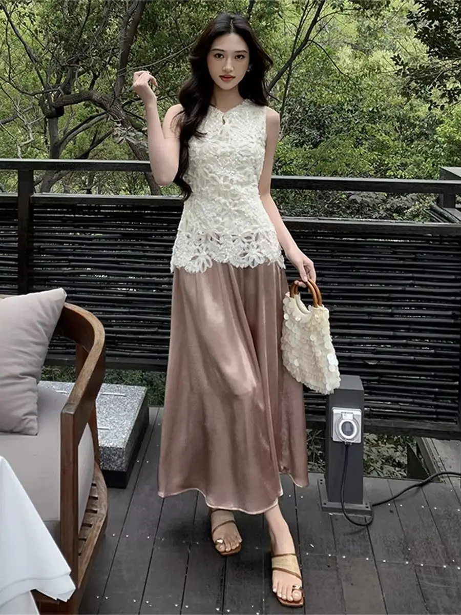 French Elegant Women's Sleeveless 3D Embroidered Openwork Lace Tank Top And Long Skirt Two Piece Summer Outfit for Females
French Elegant Women's Sleeveless 3D Embroidered Openwork Lace Tank Top And Long Skirt Two Piece Summer Outfit for Females