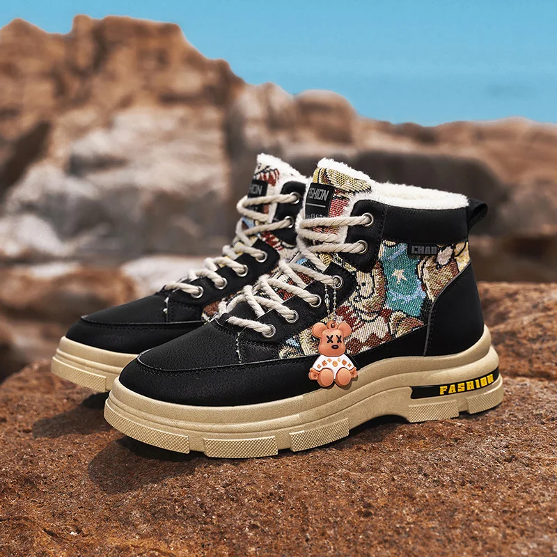 Man Running Shoes Bear Pendant Decoration Sports Boots Men's Comfortable PU Leather Thick Soled High Top Male Snow Boots
Man Running Shoes Bear Pendant Decoration Sports Boots Men's Comfortable PU Leather Thick Soled High Top Male Snow Boots