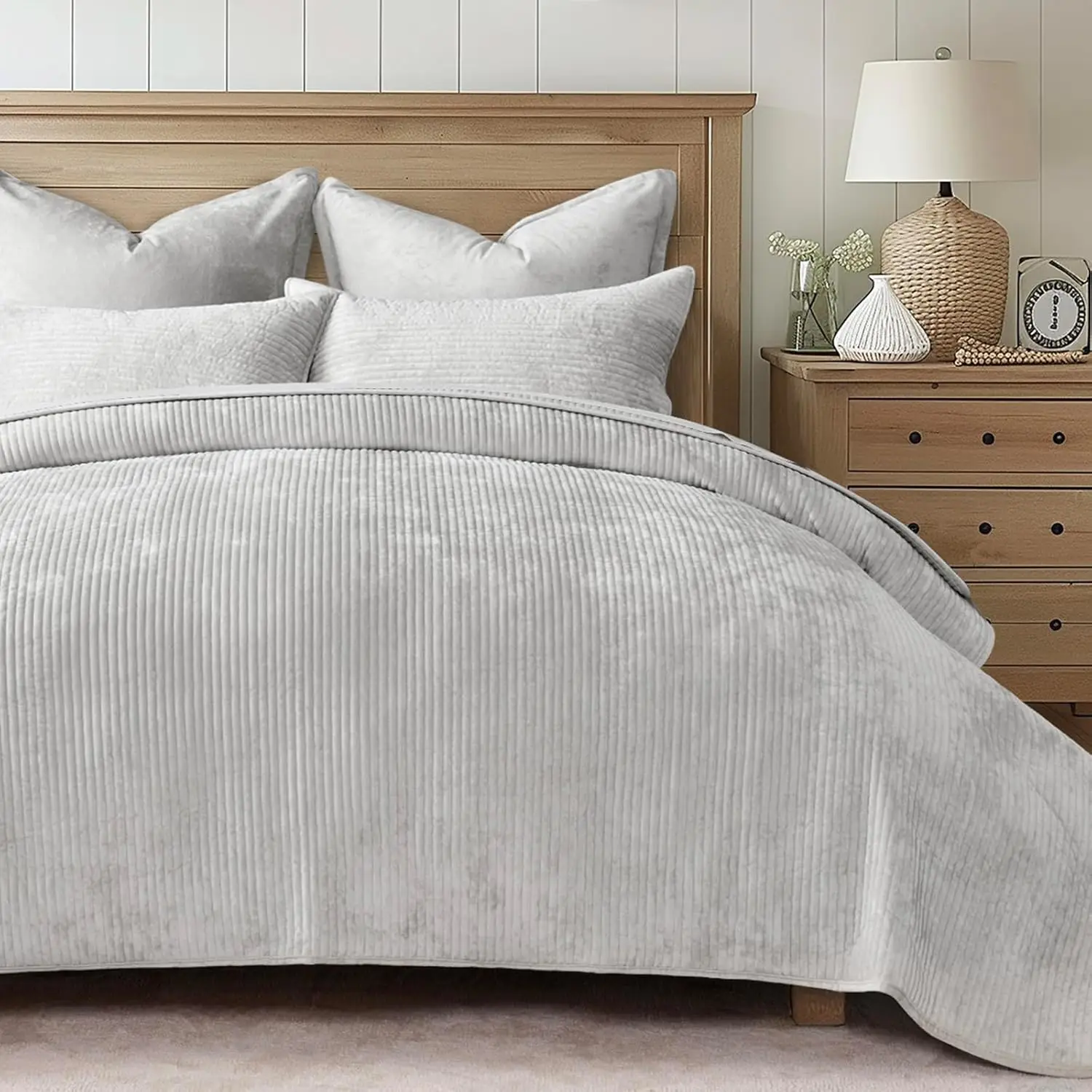 Velvet Quilt Set King Size, Luxurious Soft Quilted Bedding with Striped Channel Design, Lightweight Comforter for All Season
Velvet Quilt Set King Size, Luxurious Soft Quilted Bedding with Striped Channel Design, Lightweight Comforter for All Season