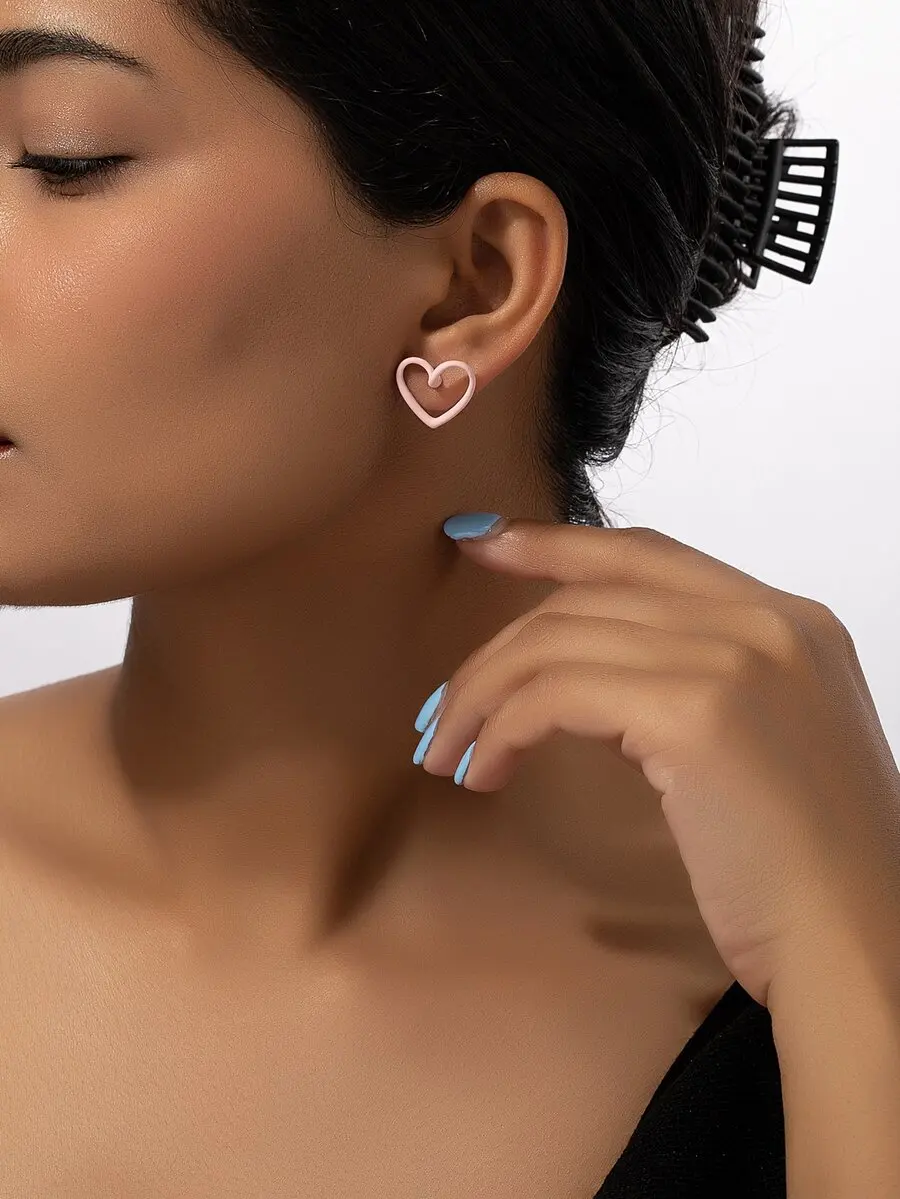 Fashion Zinc Alloy Hollow Heart Stud Earrings for Women Ideal Decoration Gift for Party Occasions
Fashion Zinc Alloy Hollow Heart Stud Earrings for Women Ideal Decoration Gift for Party Occasions
