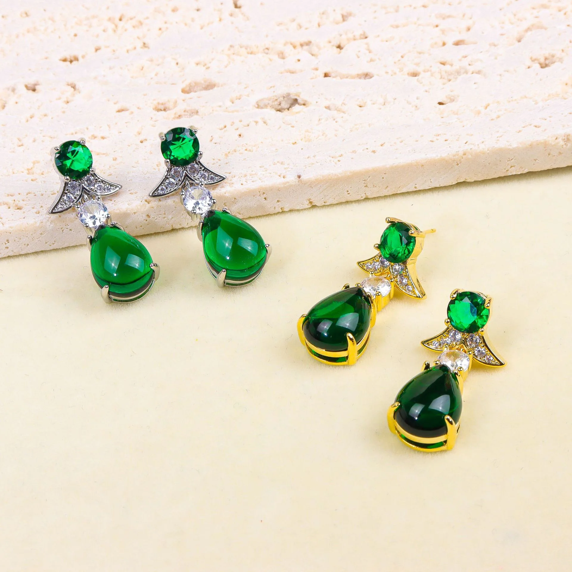 Gold Plated Green Emerald Teardrop Drop Earrings for Women, Luxury Crystal Dangle Earrings Wedding Party Jewelry Gift
Gold Plated Green Emerald Teardrop Drop Earrings for Women, Luxury Crystal Dangle Earrings Wedding Party Jewelry Gift