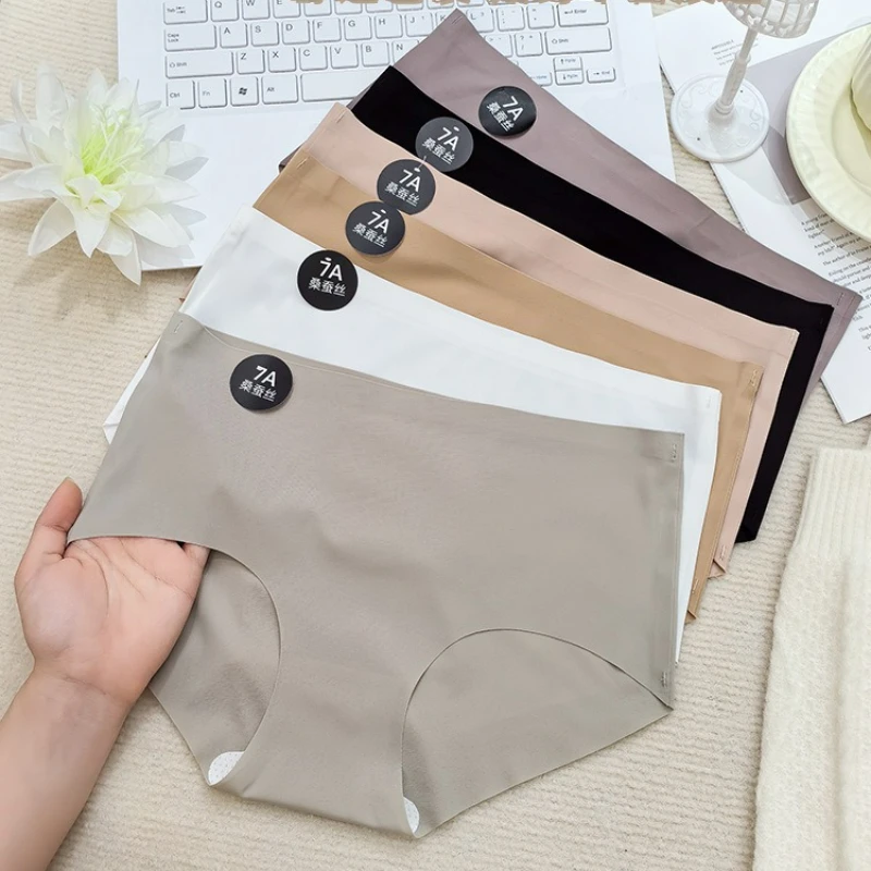 Ice Silk Women Panties Slip Silk Mid Waist Briefs Simple Breathable Antibacterial Lady Solid Color Comfortable Soft Panties New
Ice Silk Women Panties Slip Silk Mid Waist Briefs Simple Breathable Antibacterial Lady Solid Color Comfortable Soft Panties New