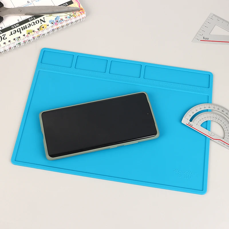 1Pc ESD Heat Insulation Soldering Mat Computer Phone Repair Pad High Temperature Resistance Working Silicone Soldering Mat
1Pc ESD Heat Insulation Soldering Mat Computer Phone Repair Pad High Temperature Resistance Working Silicone Soldering Mat