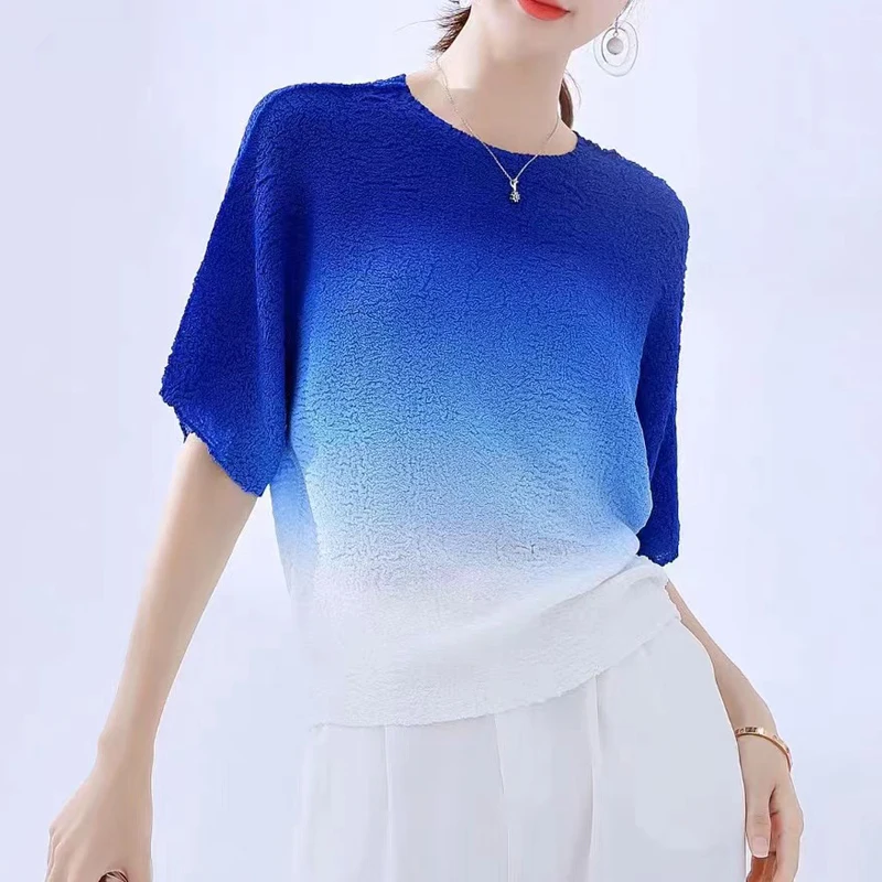Vintage Japanese-style Gradient Pleated T-shirt Women Summer New Loose Fashion Simple Tops Ladies Streetwear Clothing
Vintage Japanese-style Gradient Pleated T-shirt Women Summer New Loose Fashion Simple Tops Ladies Streetwear Clothing