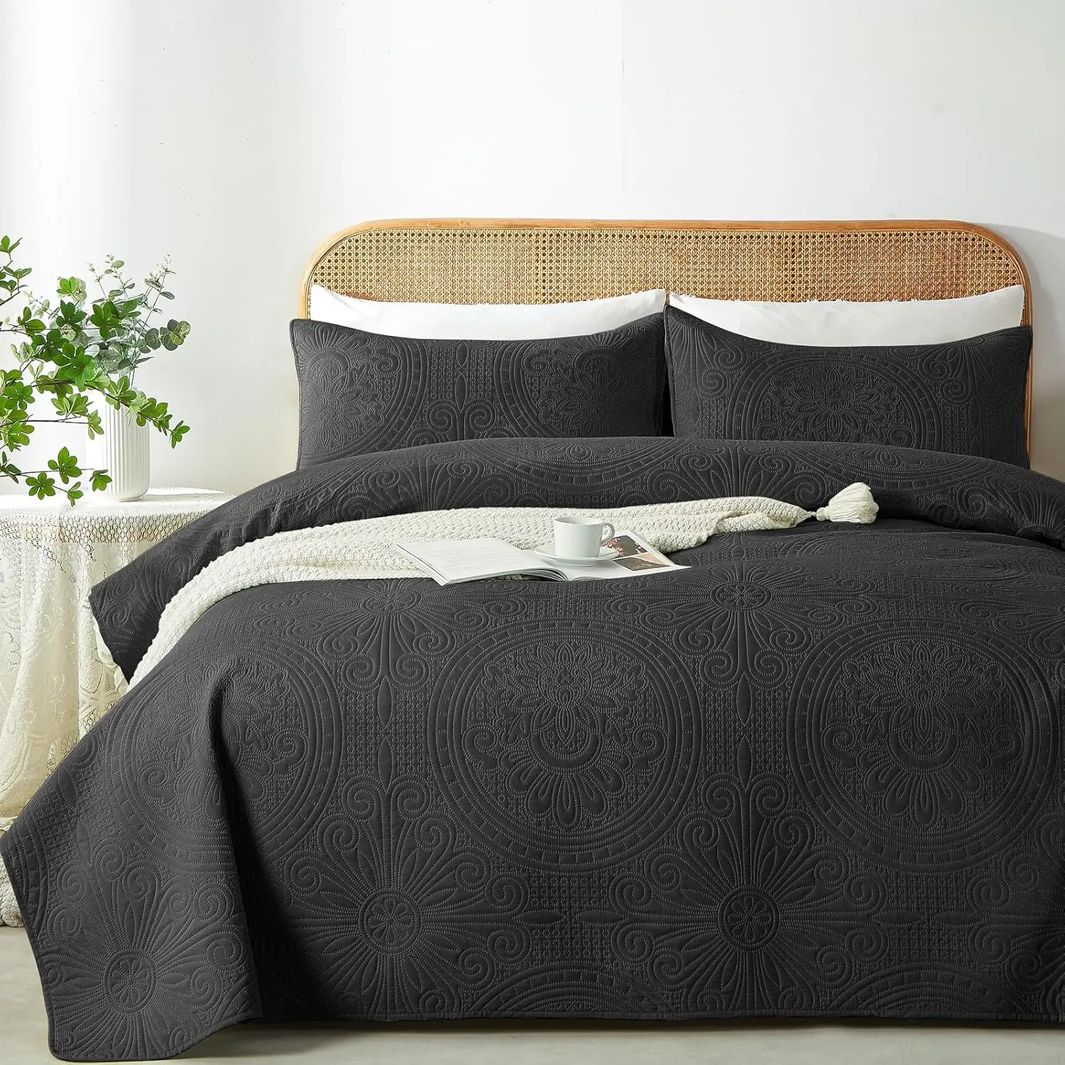 King/Cal King Quilt Set Black, Ultrasonic Embossed Bedspread, Lightweight Microfiber Coverlet, 3 Piece
King/Cal King Quilt Set Black, Ultrasonic Embossed Bedspread, Lightweight Microfiber Coverlet, 3 Piece