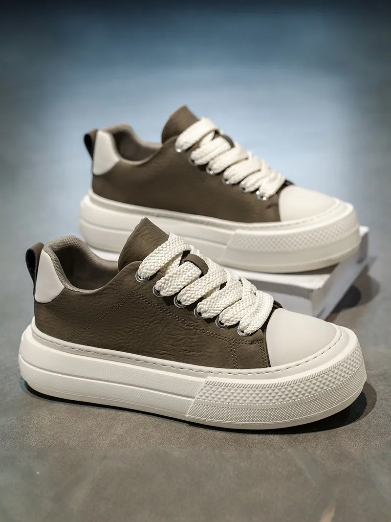 Casual Sporty Men's Shoes 2026 New Style Versatile Work Shoes for Youth Comfortable Breathable Leather Low Top Sneakers
Casual Sporty Men's Shoes 2026 New Style Versatile Work Shoes for Youth Comfortable Breathable Leather Low Top Sneakers