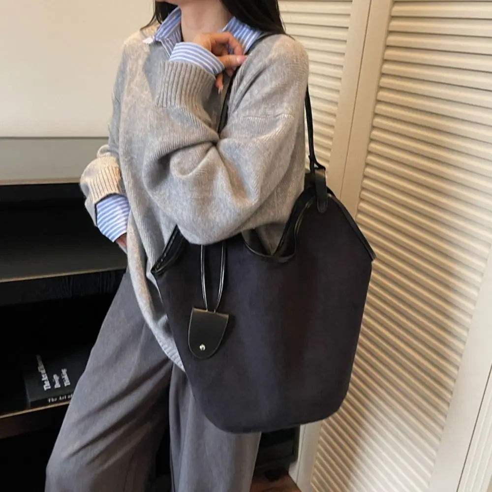 Повседневная большая вместительная замшевая сумка на плечо, модная женская сумка-тоут в стиле ретро, однотонная коричневая сумка в корейском стиле, осень и зима
Повседневная большая вместительная замшевая сумка на плечо, модная женская сумка-тоут в стиле ретро, однотонная коричневая сумка в корейском стиле, осень и зима