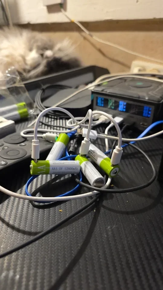 Li-ion AA and AAA Rechargeable Batteries USB Lithium-ion 3400mWh 1.5V AA Rechargeable Battery+800mWh 1.5V AAA Battery
Li-ion AA and AAA Rechargeable Batteries USB Lithium-ion 3400mWh 1.5V AA Rechargeable Battery+800mWh 1.5V AAA Battery