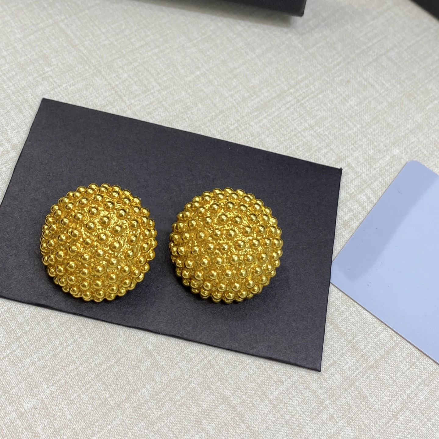 Vintage Brass Gold Plated Round Bead Earrings Ear Clip Women Designer Luxury Jewelry Accessories
Vintage Brass Gold Plated Round Bead Earrings Ear Clip Women Designer Luxury Jewelry Accessories