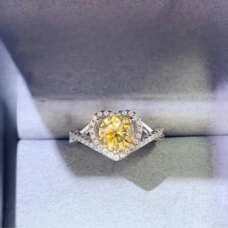 ZFSILVER модное серебро 925 пробы, классическое 1 коробчатое кольцо с муассанитом, желтое кольцо в форме сердца для женщин, очаровательное ювелирное изделие для свадебной вечеринки, подарок KMR887
ZFSILVER модное серебро 925 пробы, классическое 1 коробчатое кольцо с муассанитом, желтое кольцо в форме сердца для женщин, очаровательное ювелирное изделие для свадебной вечеринки, подарок KMR887