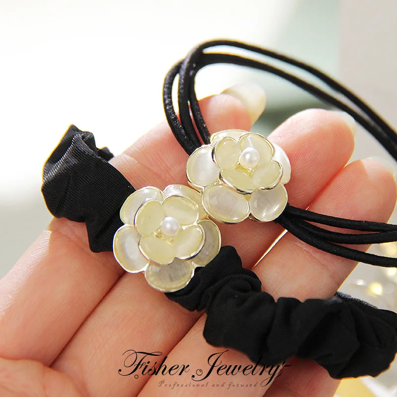 Korean Temperament Retro Camellia Flower Hair Rope Alloy Girl Ties Rubber Headband Girls Accessoreis Elastic Bands
Korean Temperament Retro Camellia Flower Hair Rope Alloy Girl Ties Rubber Headband Girls Accessoreis Elastic Bands
