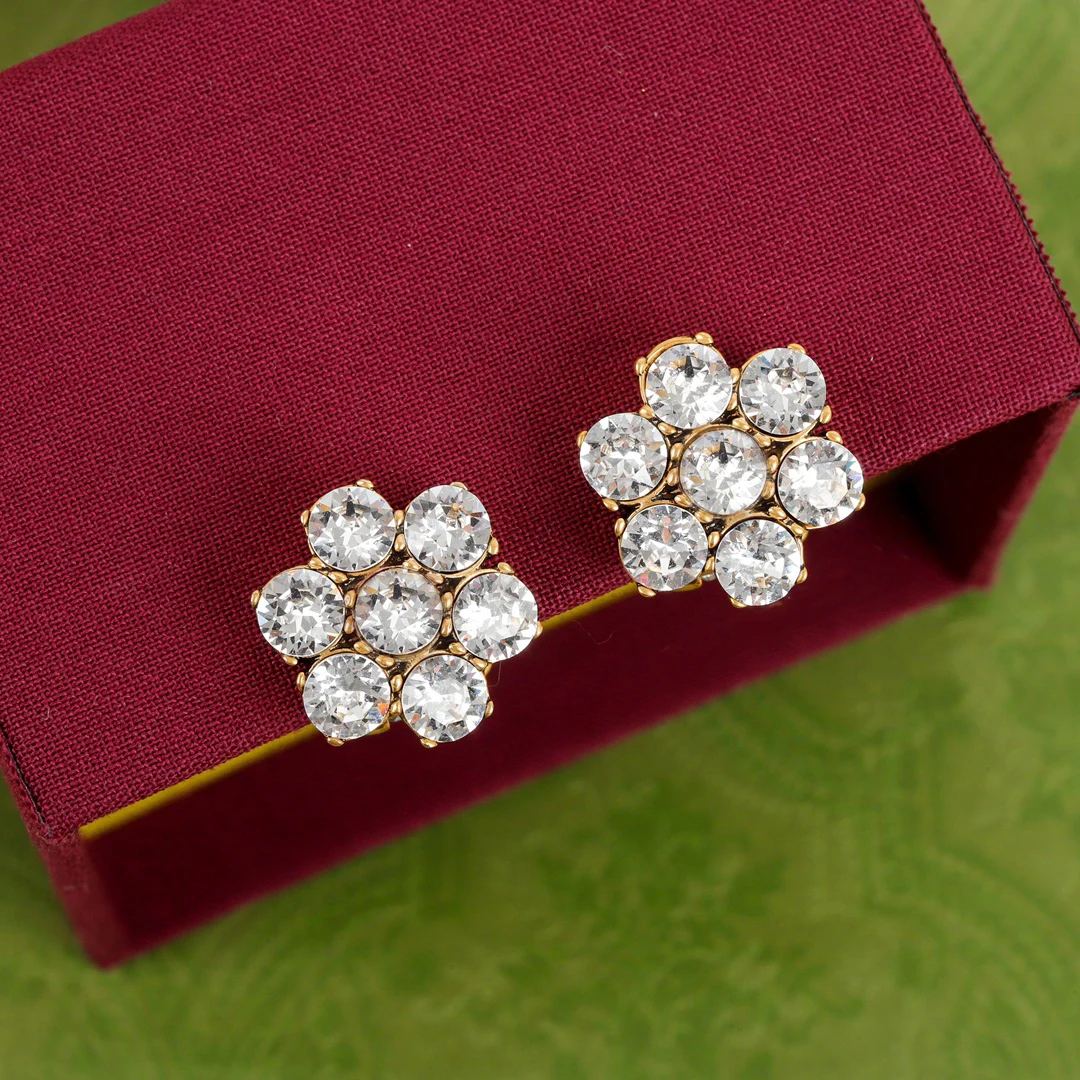 Europe Famous Designer Brand Crystal Flower Brass Ear Clip Earrings Women Top Quality Jewelry Party Trend
Europe Famous Designer Brand Crystal Flower Brass Ear Clip Earrings Women Top Quality Jewelry Party Trend