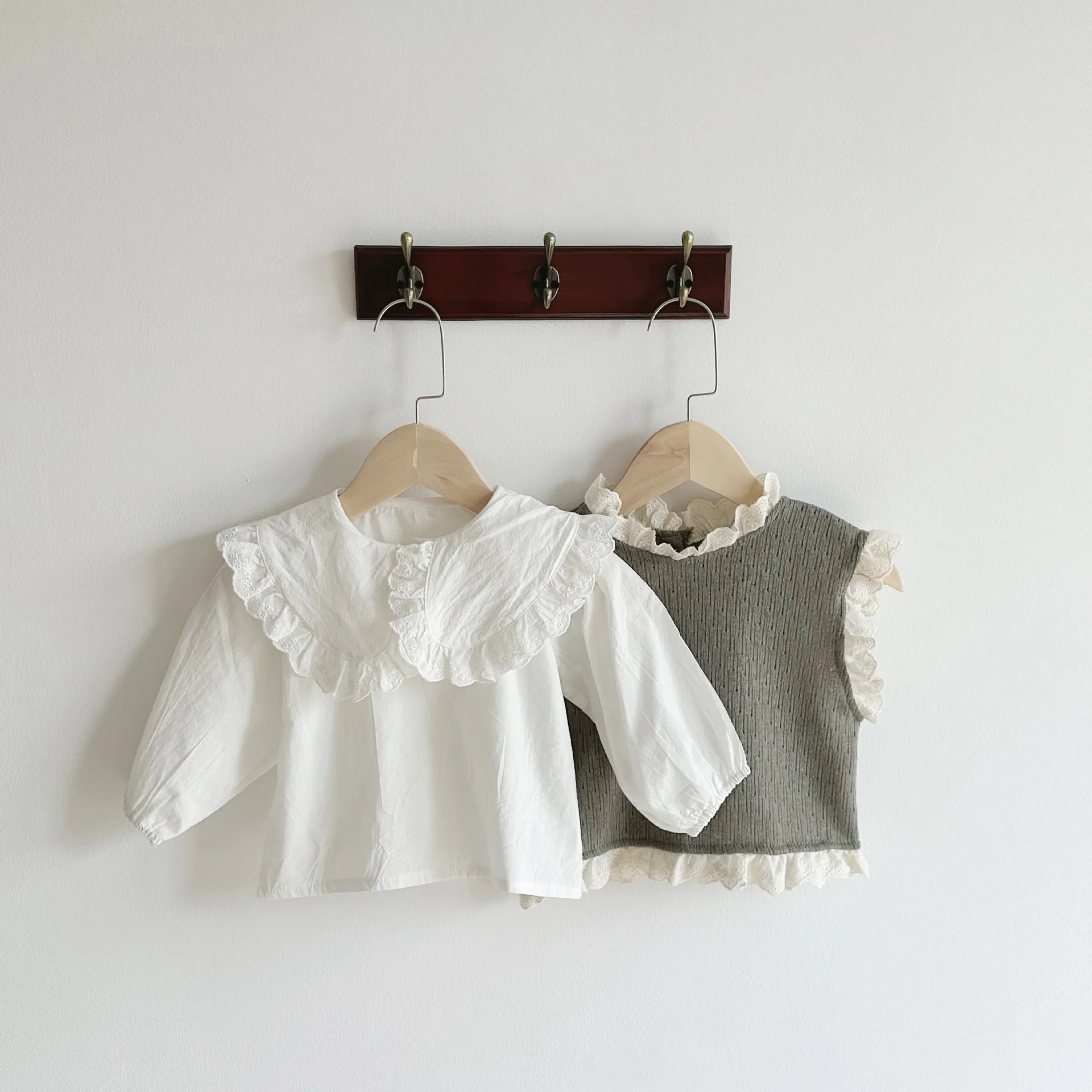 2024 Spring New Baby Girl Large Lapel Sweet Lace Shirts Infant Toddler Long Sleeve Cotton Tops Kids Girls Casual Loose Blouse
2024 Spring New Baby Girl Large Lapel Sweet Lace Shirts Infant Toddler Long Sleeve Cotton Tops Kids Girls Casual Loose Blouse