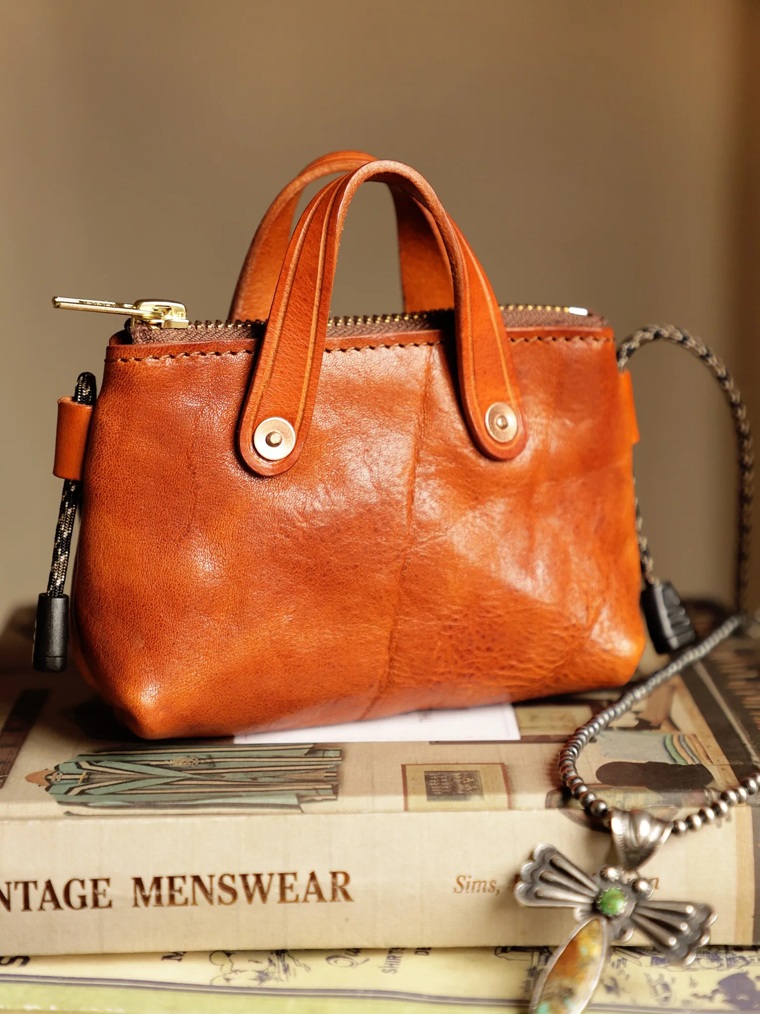 Casual designer handmade first layer cowhide women's cute small shoulder bag simple genuine leather ladies mini crossbody bag
Casual designer handmade first layer cowhide women's cute small shoulder bag simple genuine leather ladies mini crossbody bag