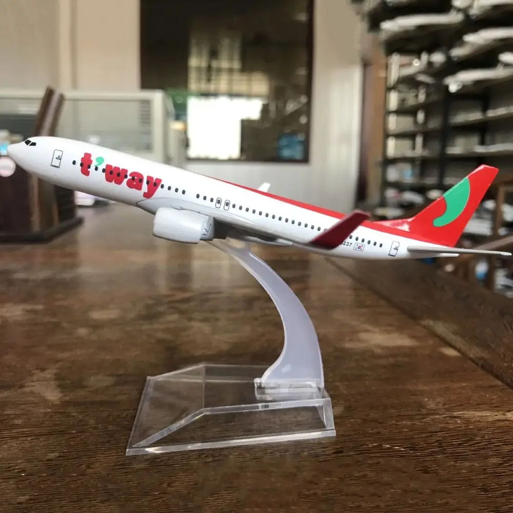 Новая модель самолета Boeing B737 авиакомпании GOL Airlines (Бразилия), 15,6 см, масштаб 1:246, 10 вариантов, из металлического сплава
Новая модель самолета Boeing B737 авиакомпании GOL Airlines (Бразилия), 15,6 см, масштаб 1:246, 10 вариантов, из металлического сплава
