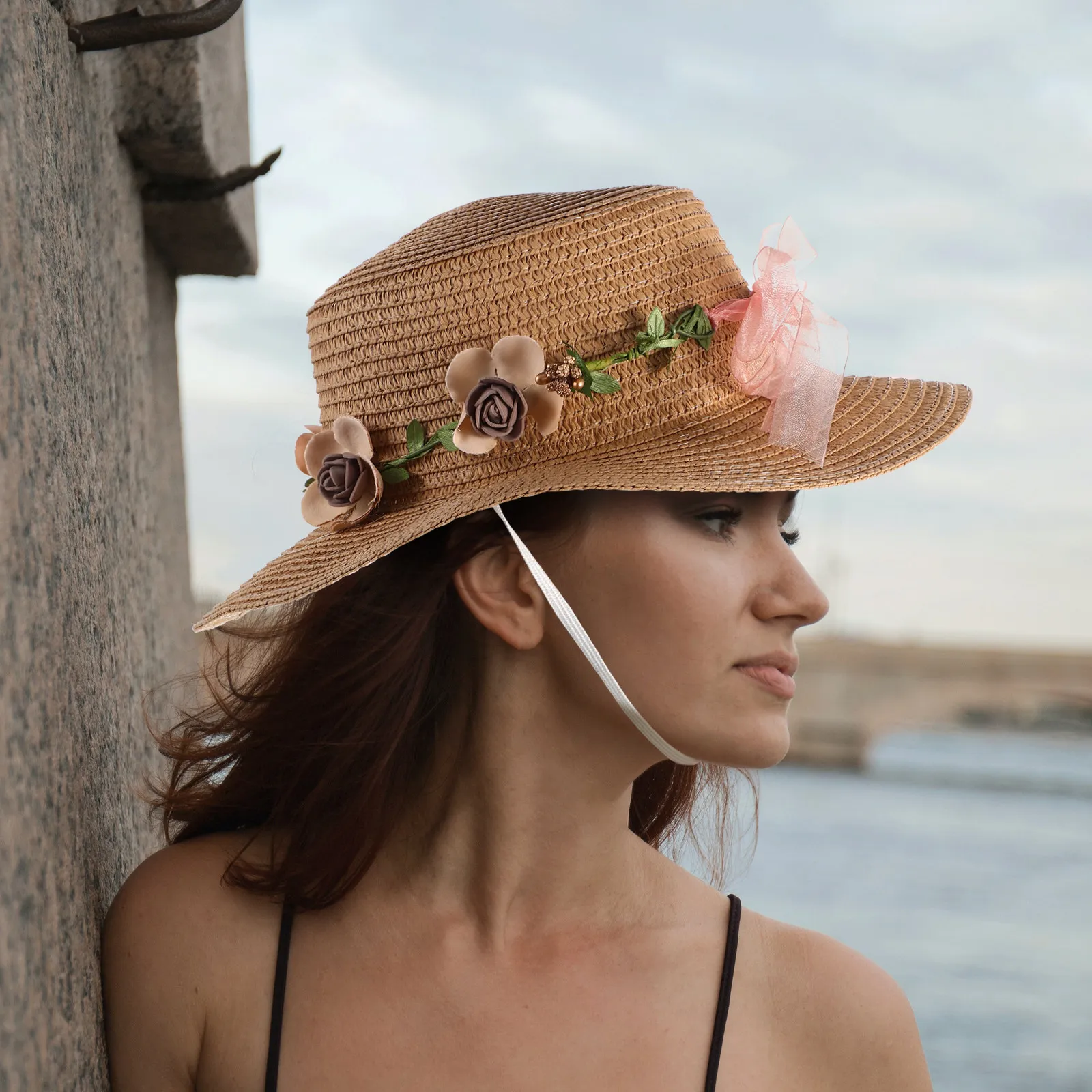 Женская летняя шляпа с плоским верхом и широкими полями, с цветочным узором, стильная, дышащая, для активного отдыха, путешествий, повседневная, модная
Женская летняя шляпа с плоским верхом и широкими полями, с цветочным узором, стильная, дышащая, для активного отдыха, путешествий, повседневная, модная