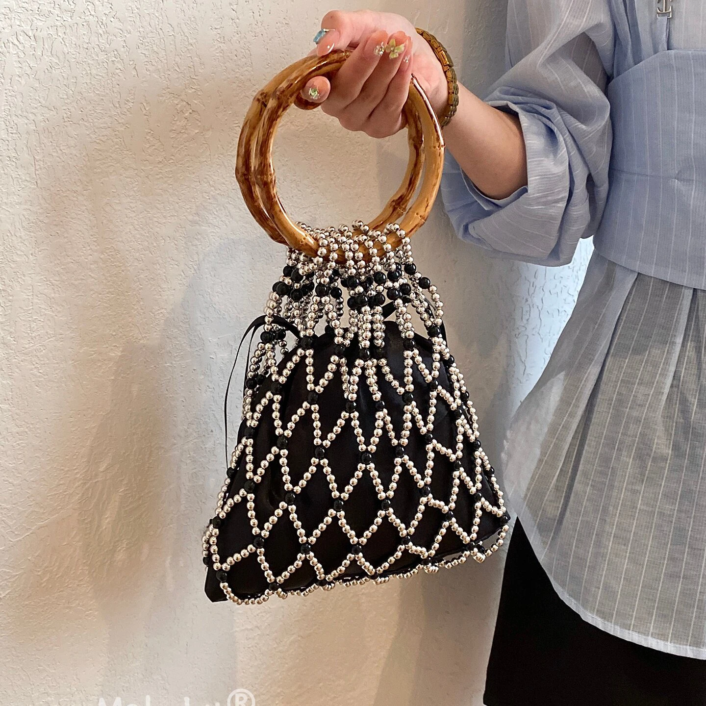 Vintage Bamboo Handbags for Women Exquisite Pearls Beaded Evening Party Bag Handmade Woven Bucket Bags With Satin Lining
Vintage Bamboo Handbags for Women Exquisite Pearls Beaded Evening Party Bag Handmade Woven Bucket Bags With Satin Lining
