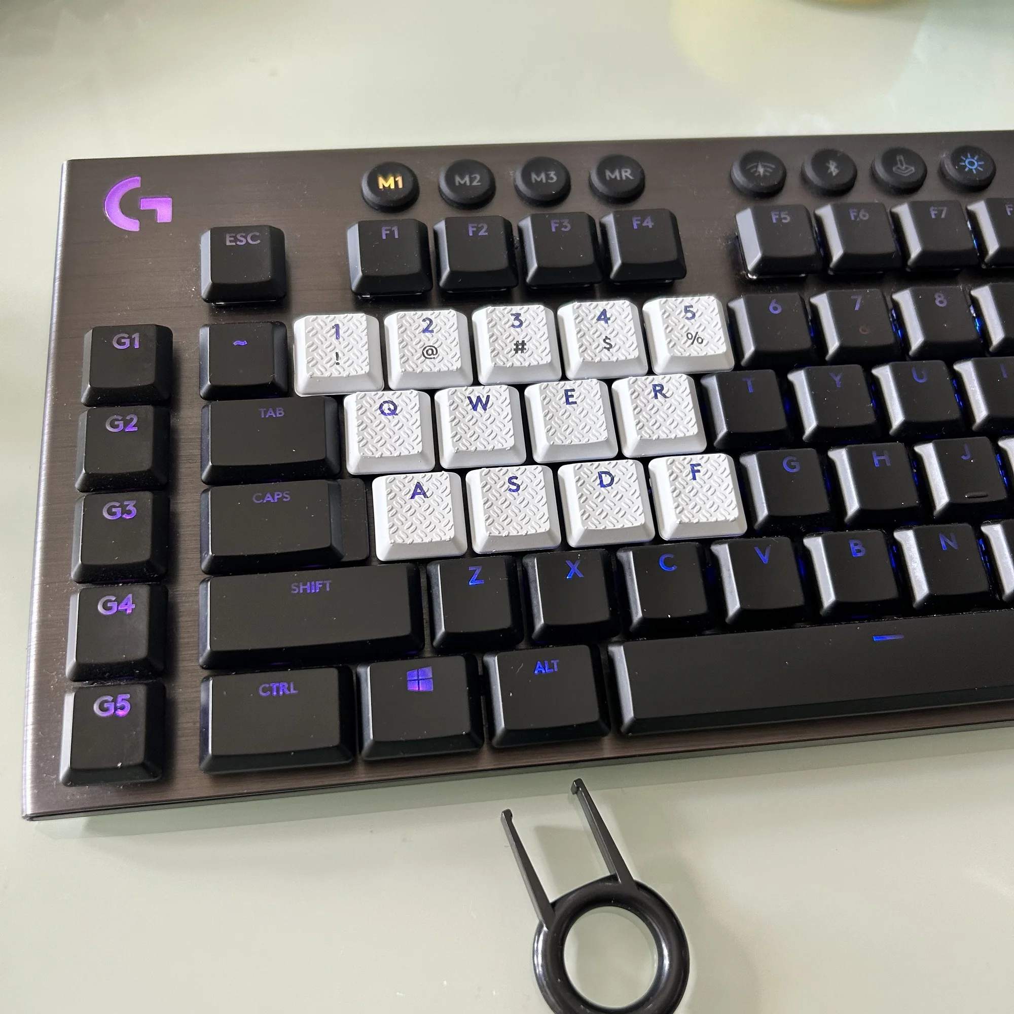 Game-specific non-slip threaded keycaps for Logitech G813/G815/G913/G915 TKL RGB Keyboard, good light transmission effect
Game-specific non-slip threaded keycaps for Logitech G813/G815/G913/G915 TKL RGB Keyboard, good light transmission effect