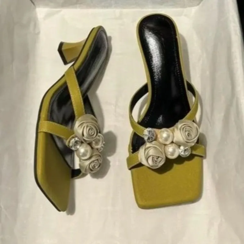 Pearl Flower Open Toe High Heel Slippers Women's Outside Wear New Summer Fashion Square Toe Block Heel Cool Mopping
Pearl Flower Open Toe High Heel Slippers Women's Outside Wear New Summer Fashion Square Toe Block Heel Cool Mopping