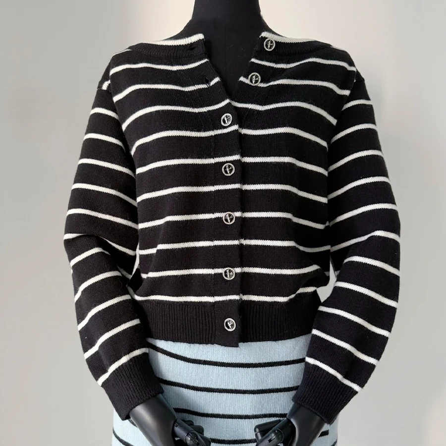 NIGO Women's High-Street Striped Crew Neck Spring/Fall/Winter Solid-Color Short-Length Cashmere Knit Cardigan #hz1134
NIGO Women's High-Street Striped Crew Neck Spring/Fall/Winter Solid-Color Short-Length Cashmere Knit Cardigan #hz1134