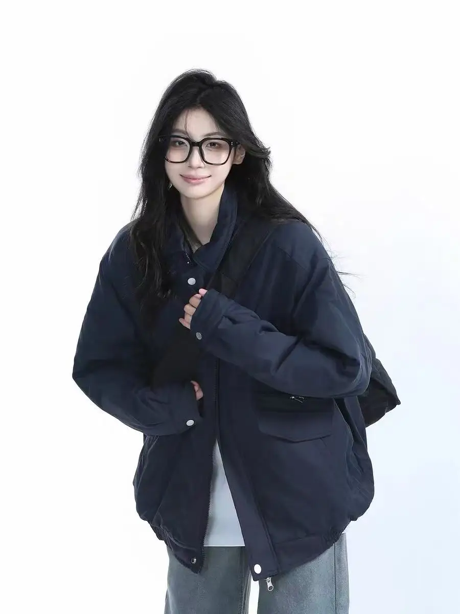 Американское ретро Flight Jaet Thiened хлопковое пальто повседневное свободное пальто для мужчин и женщин зимняя теплая ветрозащитная верхняя одежда
Американское ретро Flight Jaet Thiened хлопковое пальто повседневное свободное пальто для мужчин и женщин зимняя теплая ветрозащитная верхняя одежда