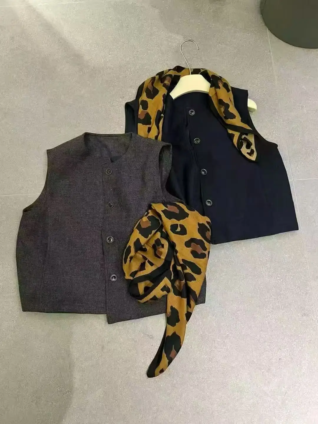 Повседневный круглый жилет Ne Svel для женщин, модный аксессуар, универсальный топ с дизайном шарфа для осенней повседневной носки, на одной пуговице
Повседневный круглый жилет Ne Svel для женщин, модный аксессуар, универсальный топ с дизайном шарфа для осенней повседневной носки, на одной пуговице