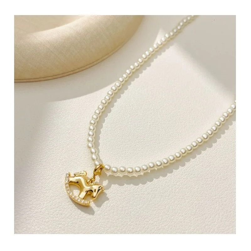 High-end Metal Pony Pendant Pearl Necklace Fashion Commuter Style Jewelry
High-end Metal Pony Pendant Pearl Necklace Fashion Commuter Style Jewelry