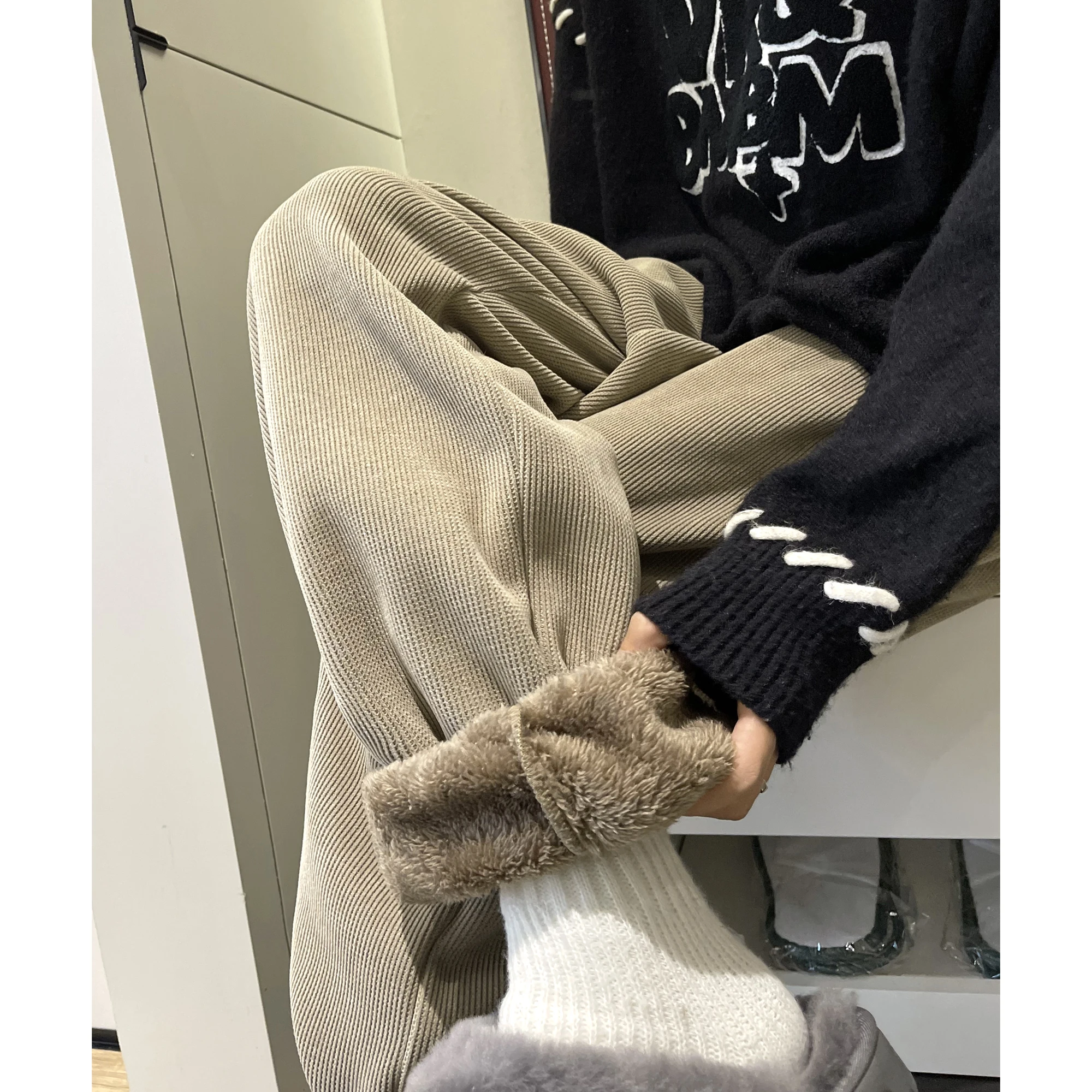 Corduroy Fce Lined Trousers for Men Winter Thiened Warm Casual Pants Harajuku Sle Long Loose Fit Color
Corduroy Fce Lined Trousers for Men Winter Thiened Warm Casual Pants Harajuku Sle Long Loose Fit Color