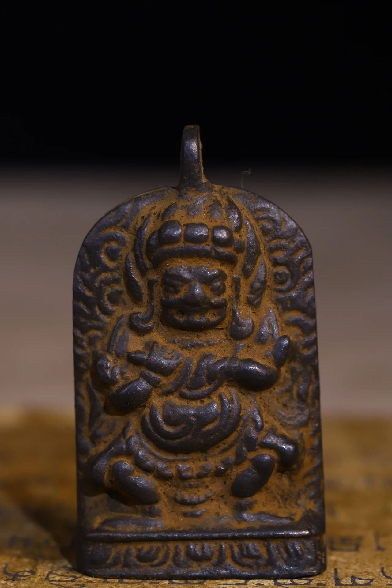 2"Tibet Temple Collection Old Bronze Mahakala Buddha Card Six Word Proverbs Pendant Amulet Dharma Town house
2"Tibet Temple Collection Old Bronze Mahakala Buddha Card Six Word Proverbs Pendant Amulet Dharma Town house