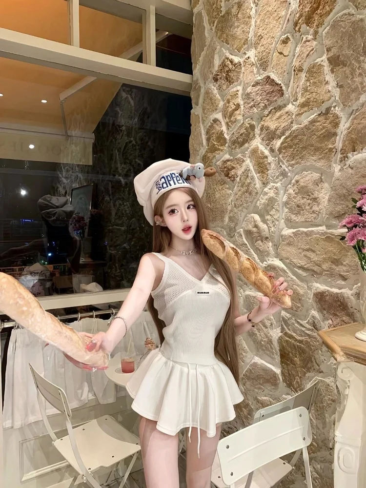 Korean Style V-Neck Slim Fit Knitted Hollow out Strapless Top Casual Cotton Short Sleeveless Vest for Women Summer Autumn
Korean Style V-Neck Slim Fit Knitted Hollow out Strapless Top Casual Cotton Short Sleeveless Vest for Women Summer Autumn