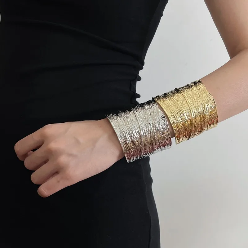 European and American Retro Exaggerated Three-dimensional Relief Texture Gold Irregular Advanced Opening Bangle Women
European and American Retro Exaggerated Three-dimensional Relief Texture Gold Irregular Advanced Opening Bangle Women