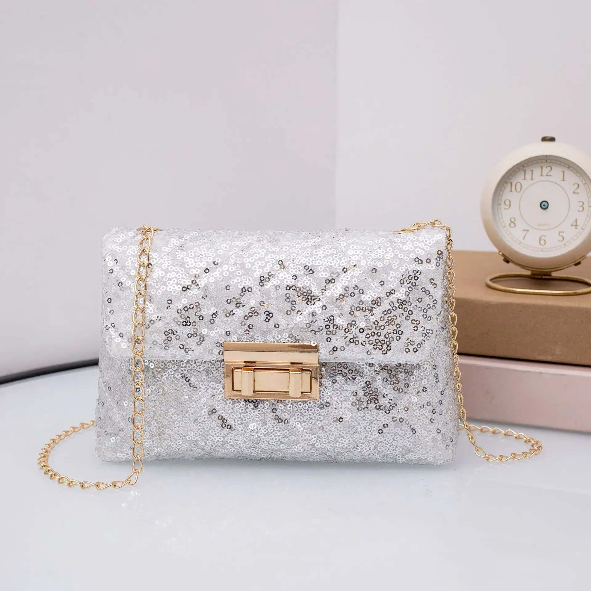 Shoulder bag High fashion texture bead piece decoration light luxury niche sweet chain shoulder strap women's messenger bag
Shoulder bag High fashion texture bead piece decoration light luxury niche sweet chain shoulder strap women's messenger bag
