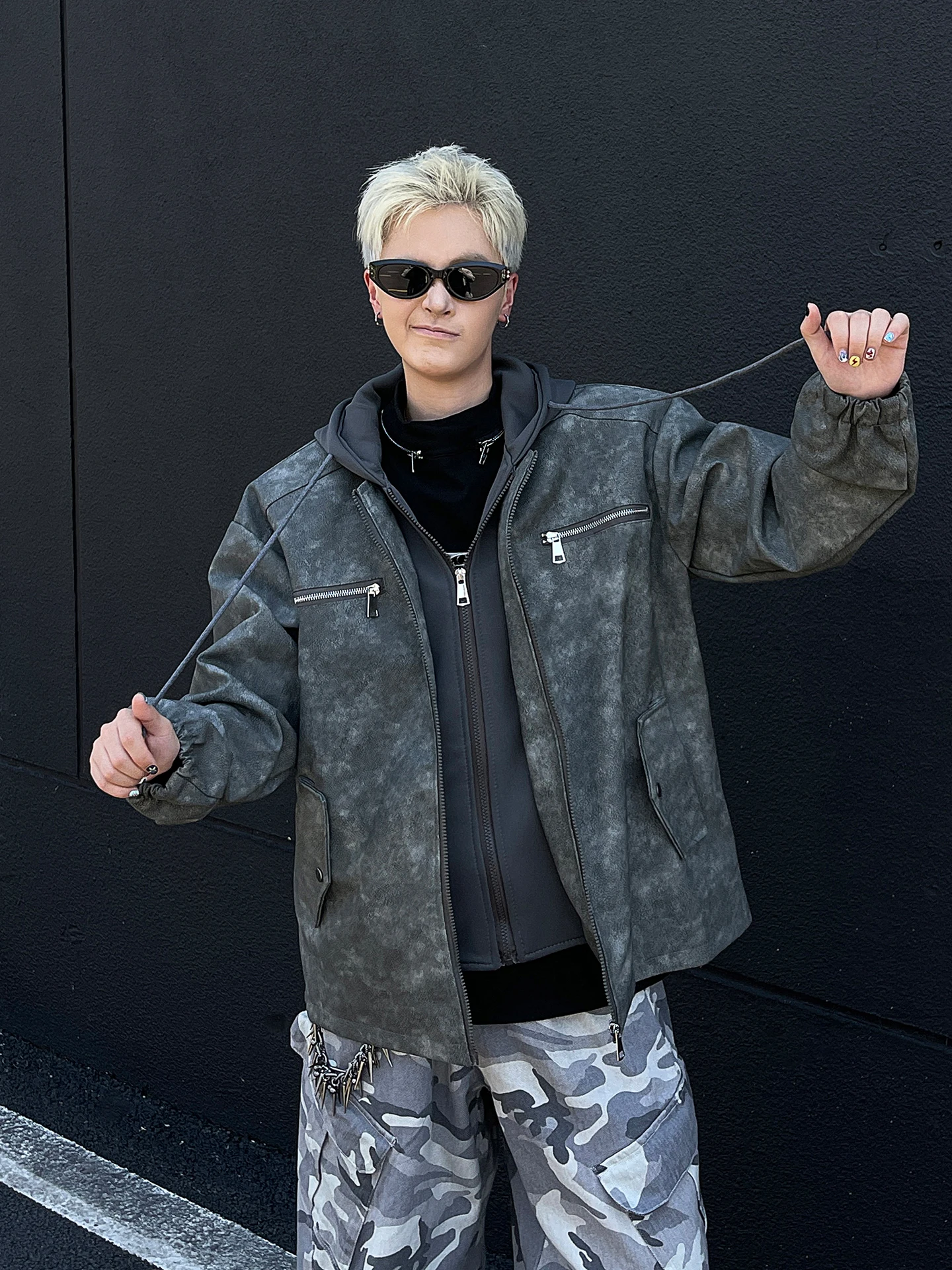 Американская ретро-куртка из искусственной кожи для мужчин, весна-осень, модная уличная мотоциклетная куртка свободного кроя с капюшоном, повседневная молодежная куртка Vitali S
Американская ретро-куртка из искусственной кожи для мужчин, весна-осень, модная уличная мотоциклетная куртка свободного кроя с капюшоном, повседневная молодежная куртка Vitali S